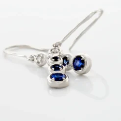 Boucles D'oreilles Pendantes Josephine Or Blanc Saphir Et Diamant