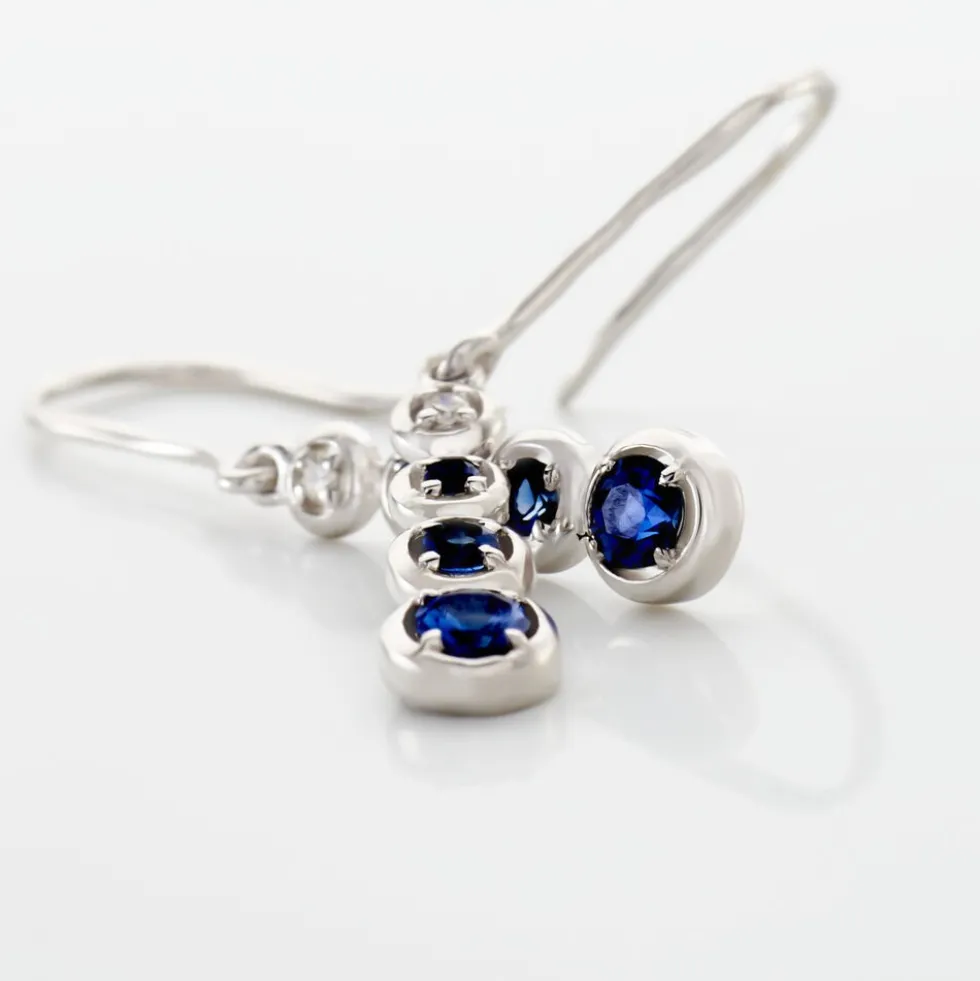 Boucles D'oreilles Pendantes Josephine Or Blanc Saphir Et Diamant