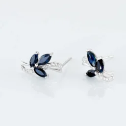 Boucles D'oreilles Puces Angie Or Blanc Saphir Et Diamant