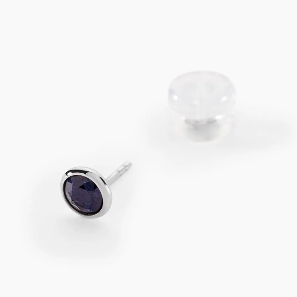 Boucles D'oreilles Puces Edy Serti Clos Or Blanc Saphir