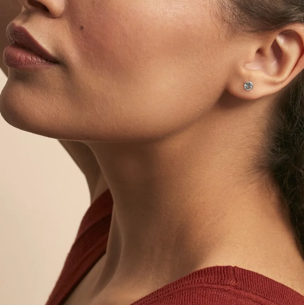 Boucles D'oreilles Puces Edy Serti Clos Or Blanc Topaze