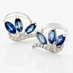Boucles D'oreilles Puces Petale Or Blanc Saphir Et Diamant