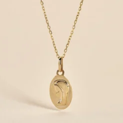 Pendentif Vierge Ovale Or Jaune